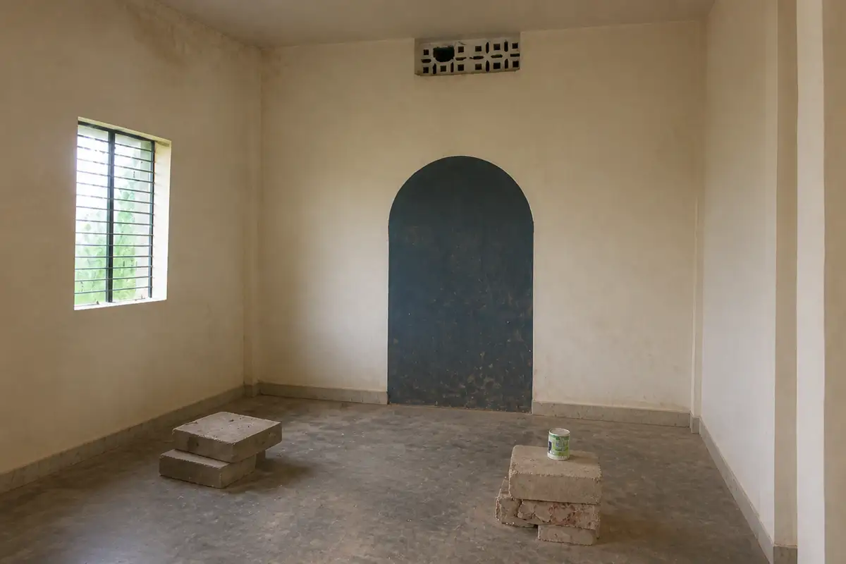 The Dongri room before furnishing, with an unfinished floor and a painted arched wall detail